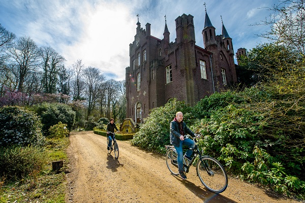 Fietsen langs Kasteel Aerwinkel