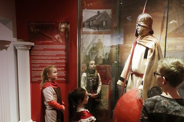 De ridder van Museum peel en Maas trekt veel bekijks